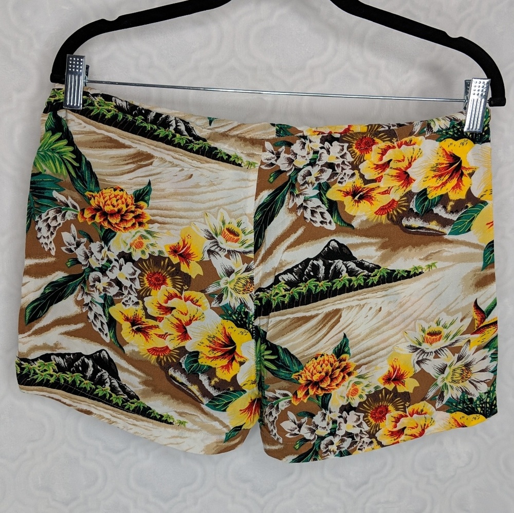 Expressions Hawaiian Print Drawstring Beach Shorts - Picture 2 of 7